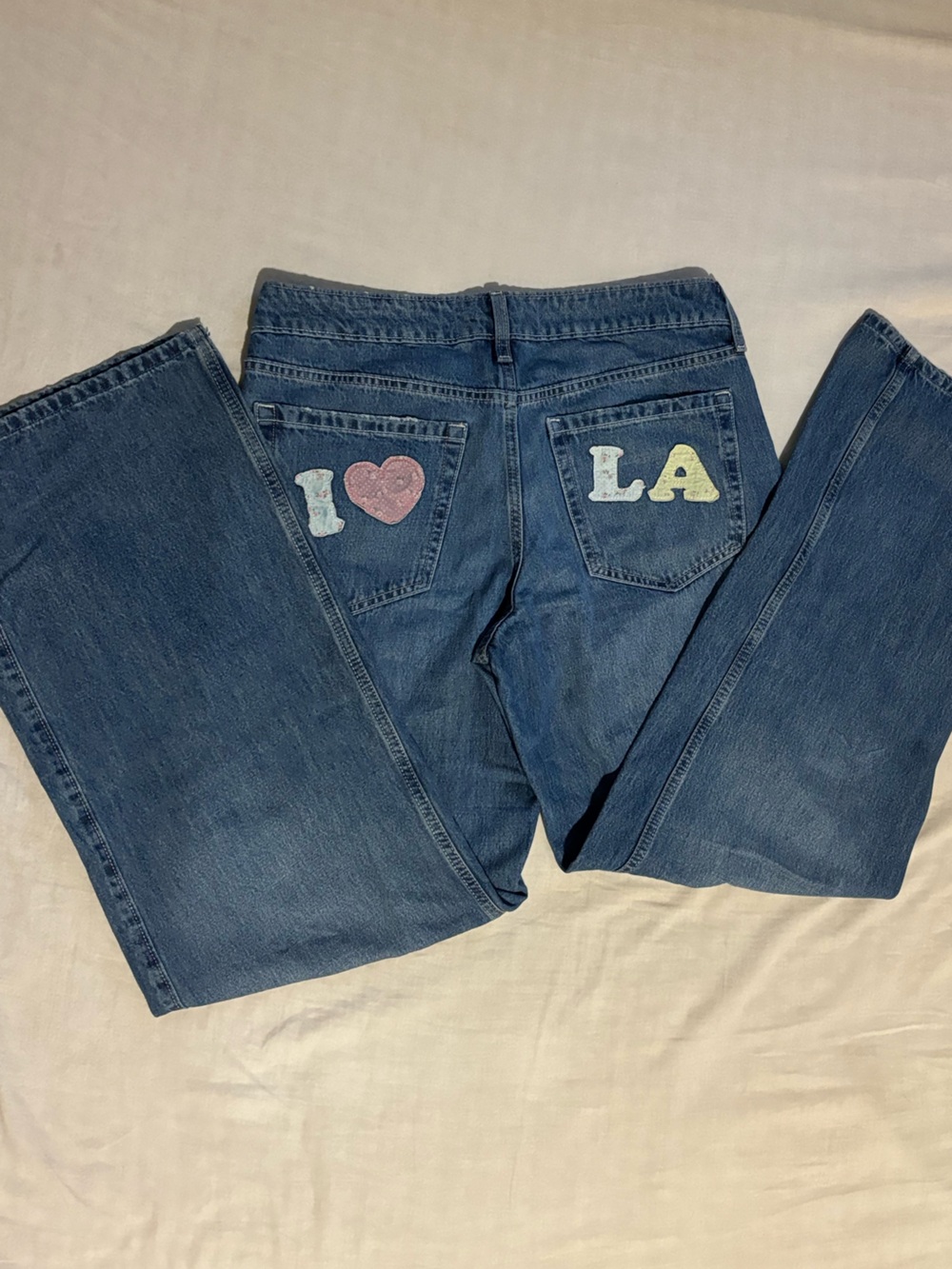 Hollister Low-Rise Medium Wash Baggy Jeans With Los Angeles Graphic